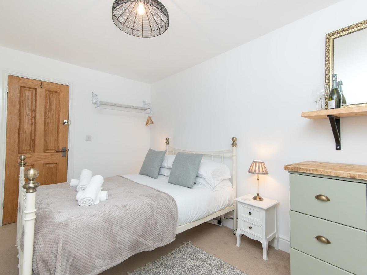 Pass The Keys Stylish 2 Bed Central Bath Apartment With Parking Exterior foto